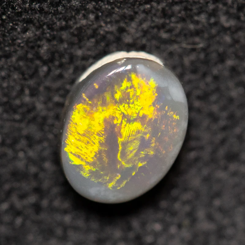 0.36 ct dark opal 5.2x4.1x2.2mm