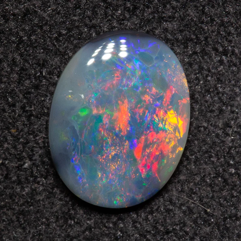 0.68 ct dark opal 8.2x6.4x1.9mm - Image 2