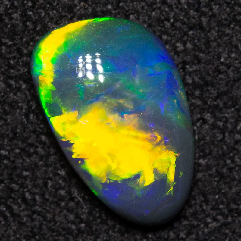 0.72 ct black opal 8.8x5.5x2.4mm - Image 2