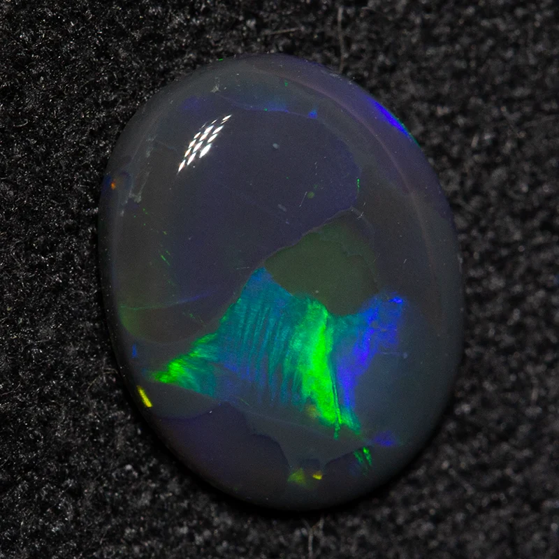 0.73 ct black opal 8.4x6.7x2.1mm - Image 2