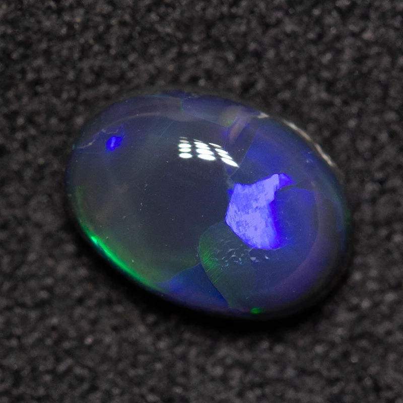 0.79 ct black opal 7x5.5x3mm - Image 2