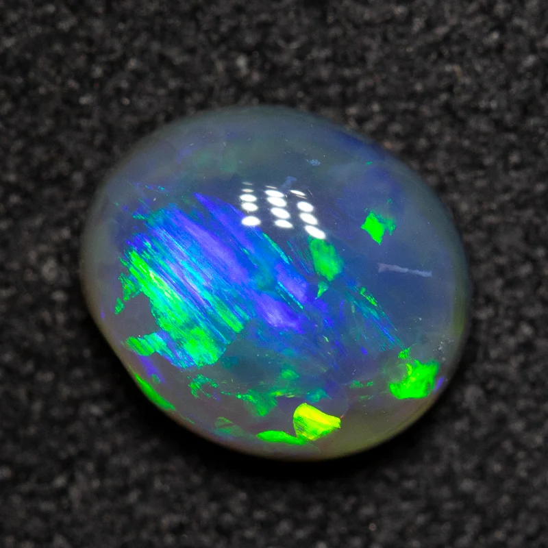 0.88 ct black opal 7x6.1x3.2mm - Image 3