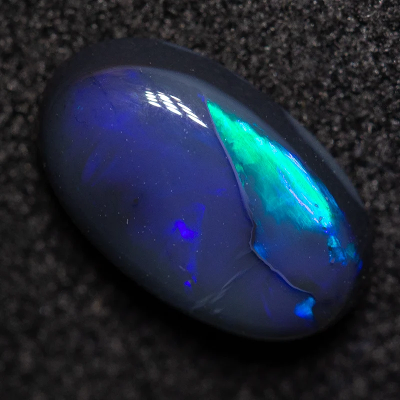0.92 ct black opal 8.9x5.4x2.8mm