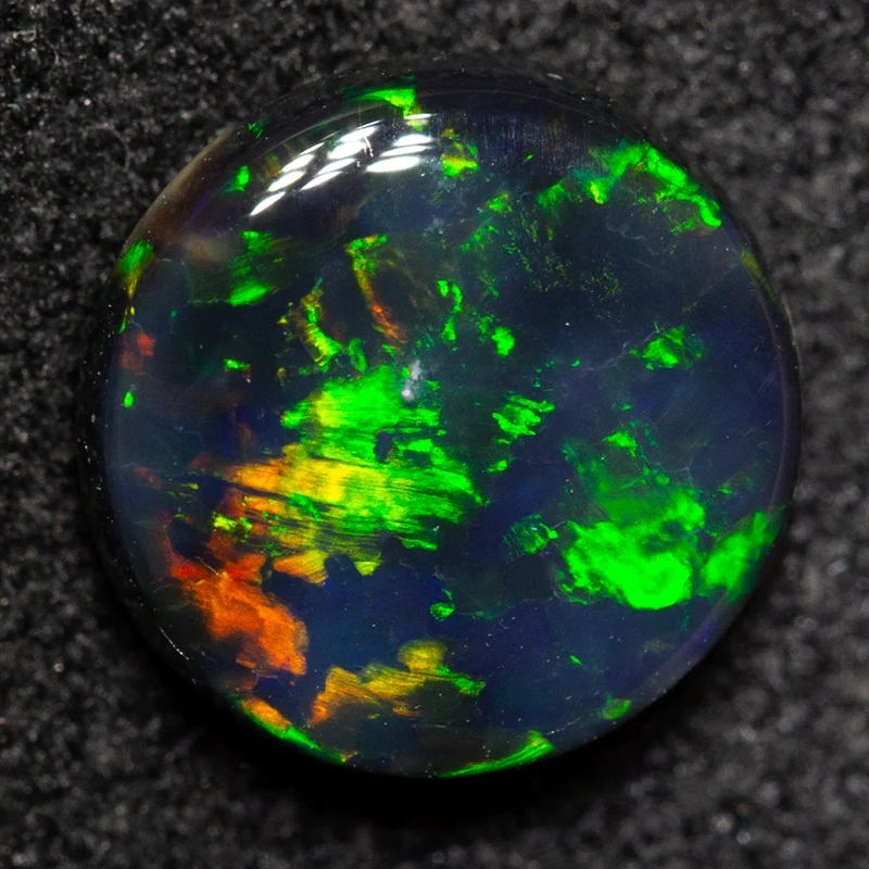 1.15 ct black opal 7.8x7.8x2.9mm