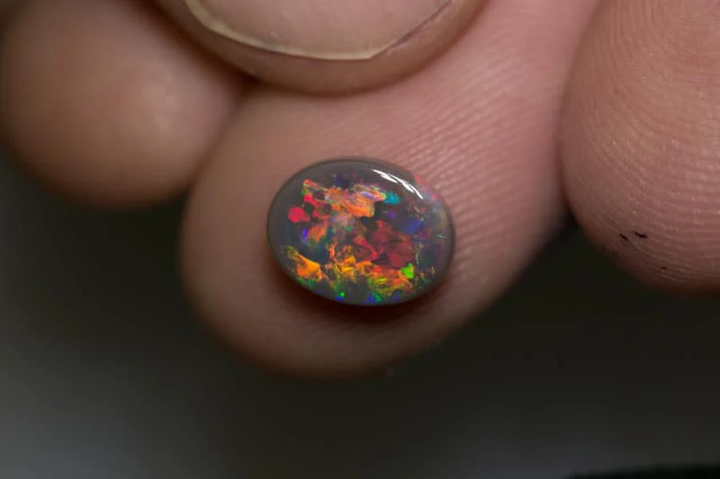 1.72 ct black opal 9.5x7x3mm - Image 6