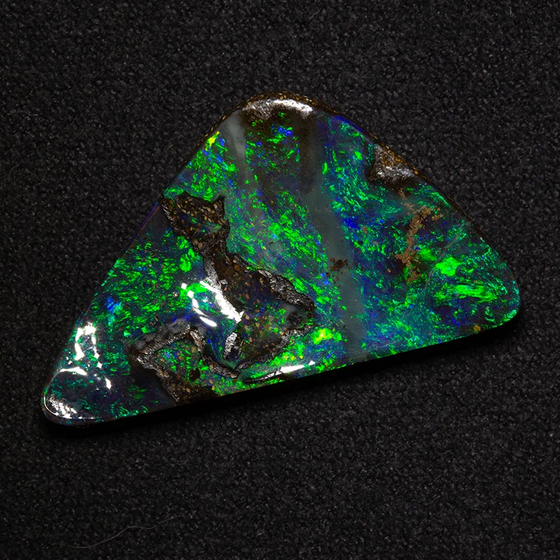 15.13 ct boulder opal 27x15.2x5.4mm