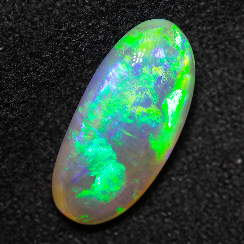 2.39 ct crystal opal 13.8x6.7x4.3mm