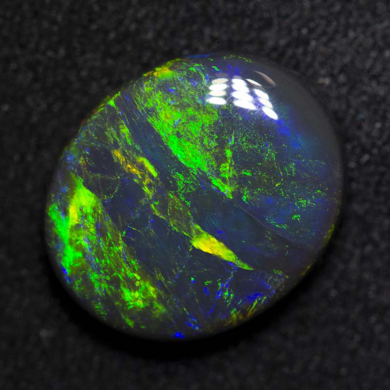 2.55 ct black opal 11.1x9.3x3.4mm - Image 2