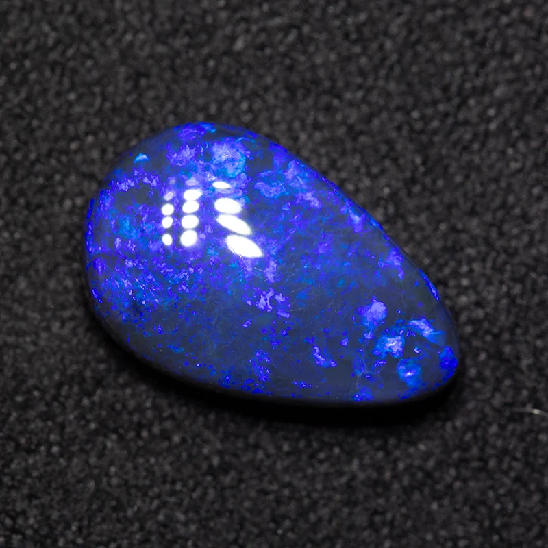 2.62 ct black opal 12.4x7.9x4.4mm - Image 2