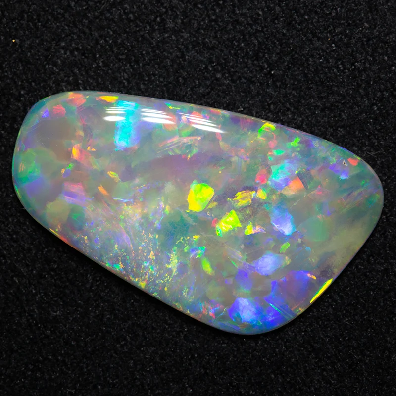 3.32 ct white opal 19.3x11.3x2.4mm