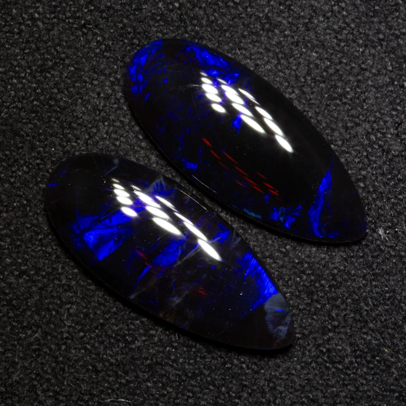4.28 ct black opal pair 16.8x7.2x2.7mm - Image 2