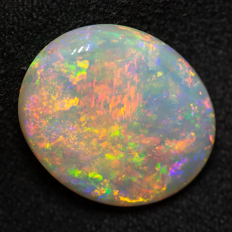5.58 ct crystal opal 15.7x12.8x4.2mm