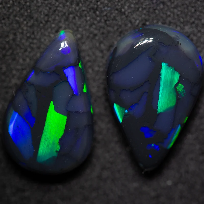 6.95 ct gem black opal pair 14.3x9.5x4.4mm - Image 2