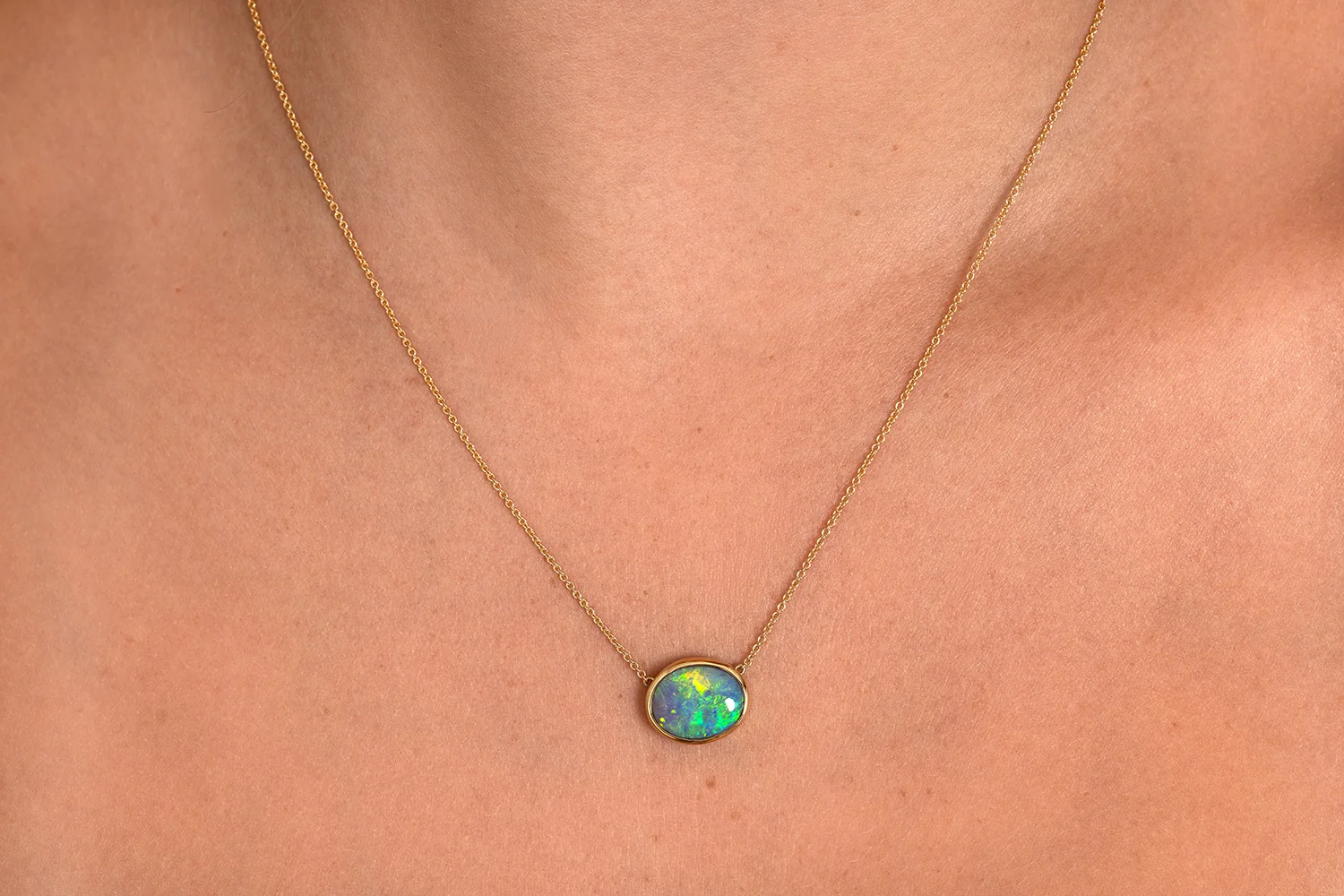 Johanna — 18kt Yellow Gold 3.45 ct Crystal Opal Necklace - Image 2