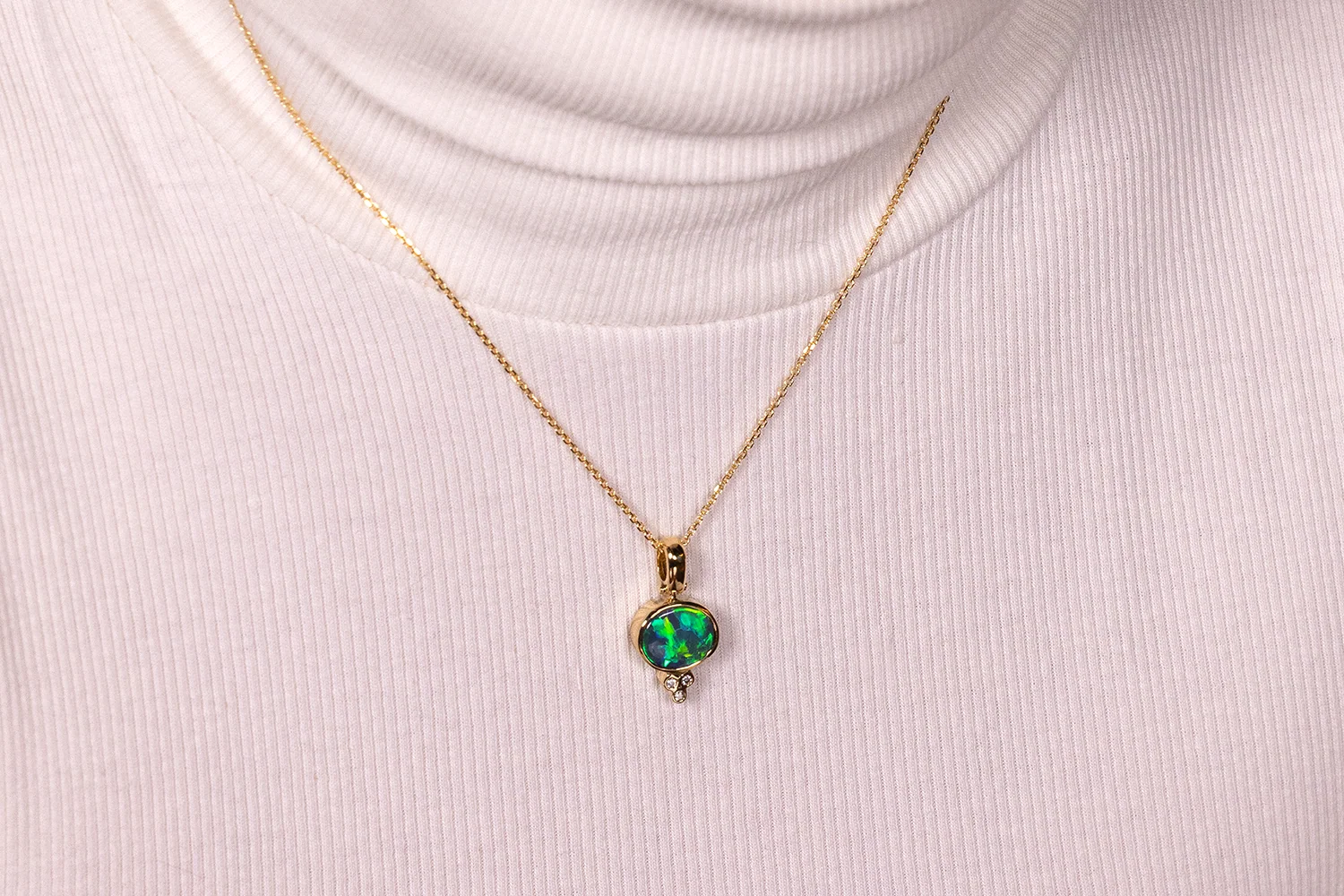 Victoria Necklace 18kt Gold with 2.38 ct Black Opal - Image 4